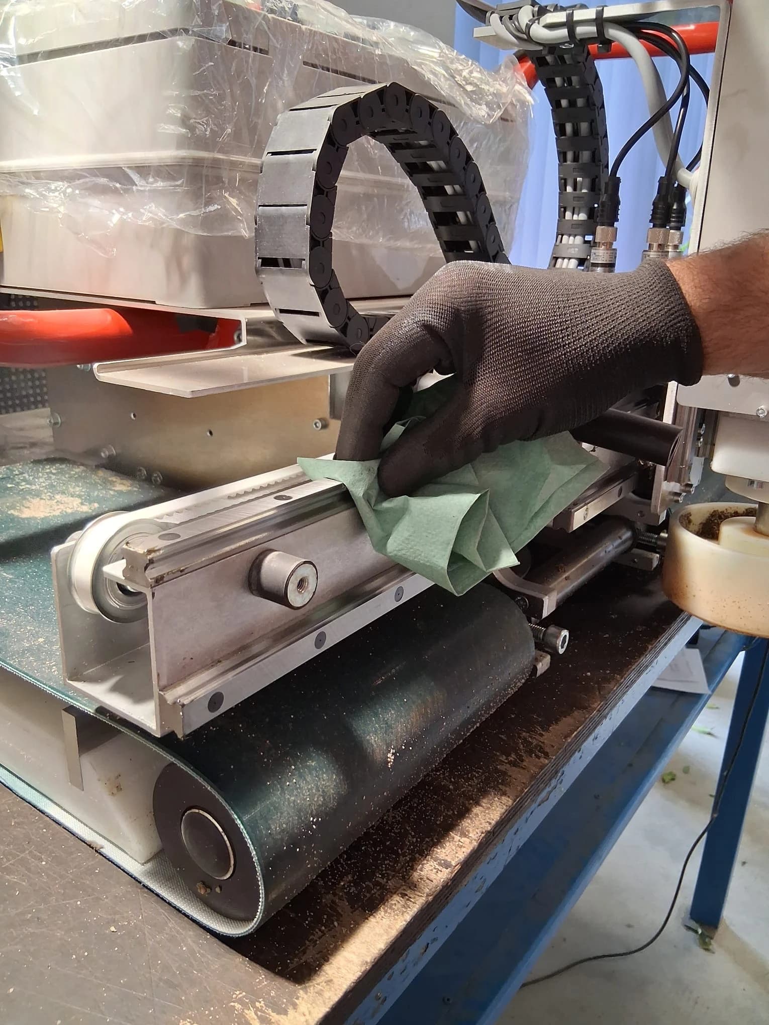 Drying the rails with paper towel