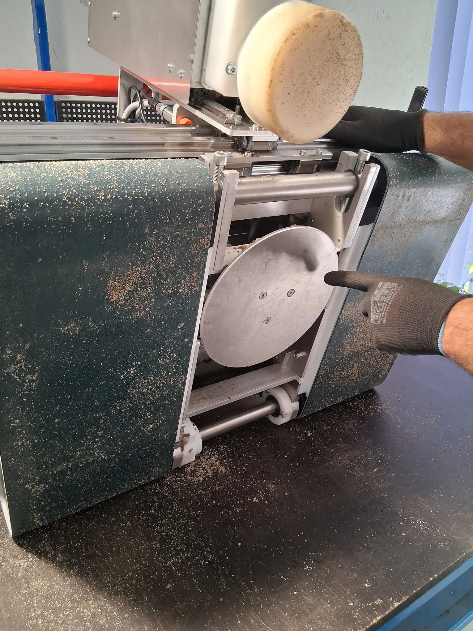 The actuator plate underneath the machine