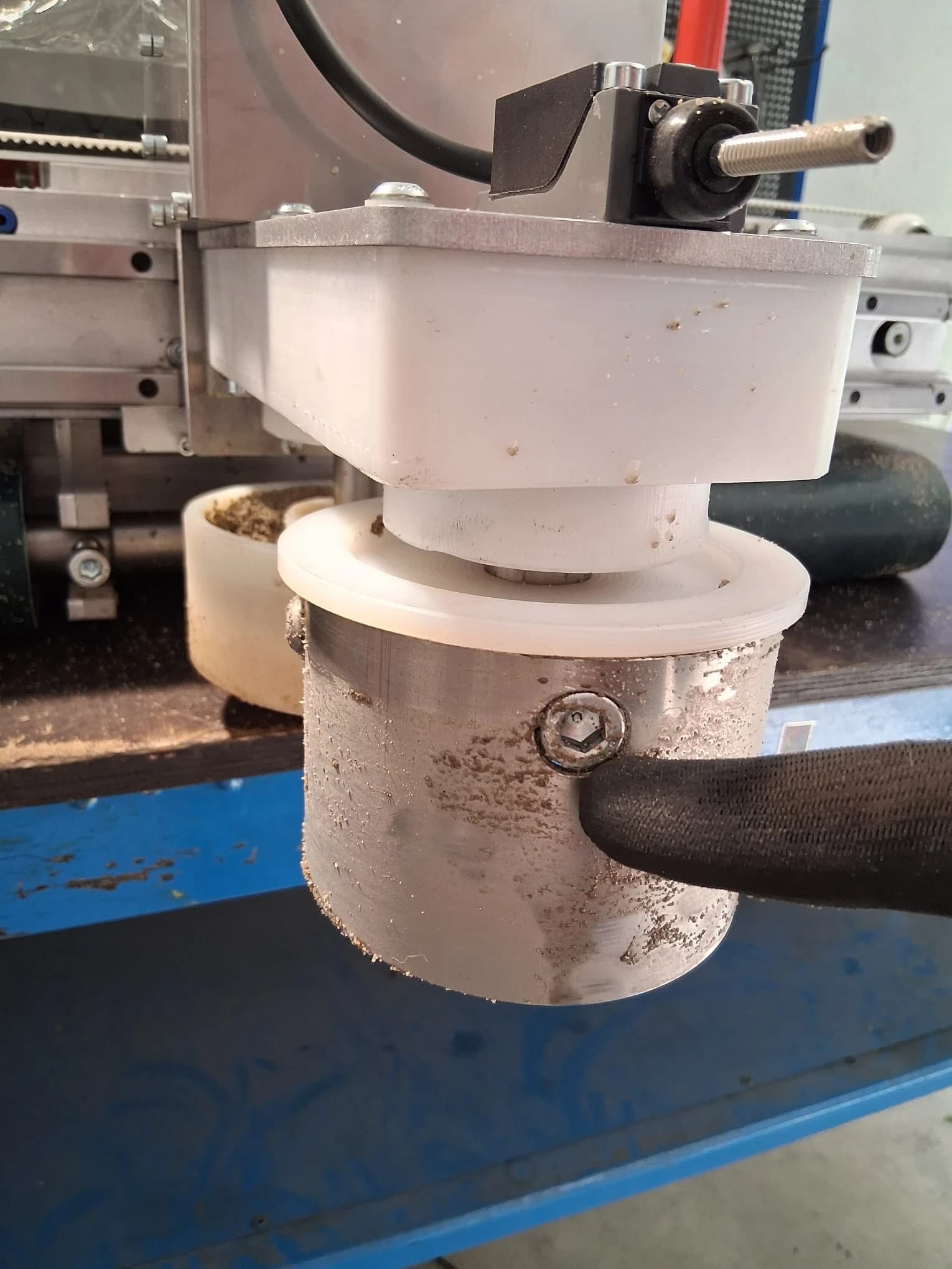 The trowelling plate screws