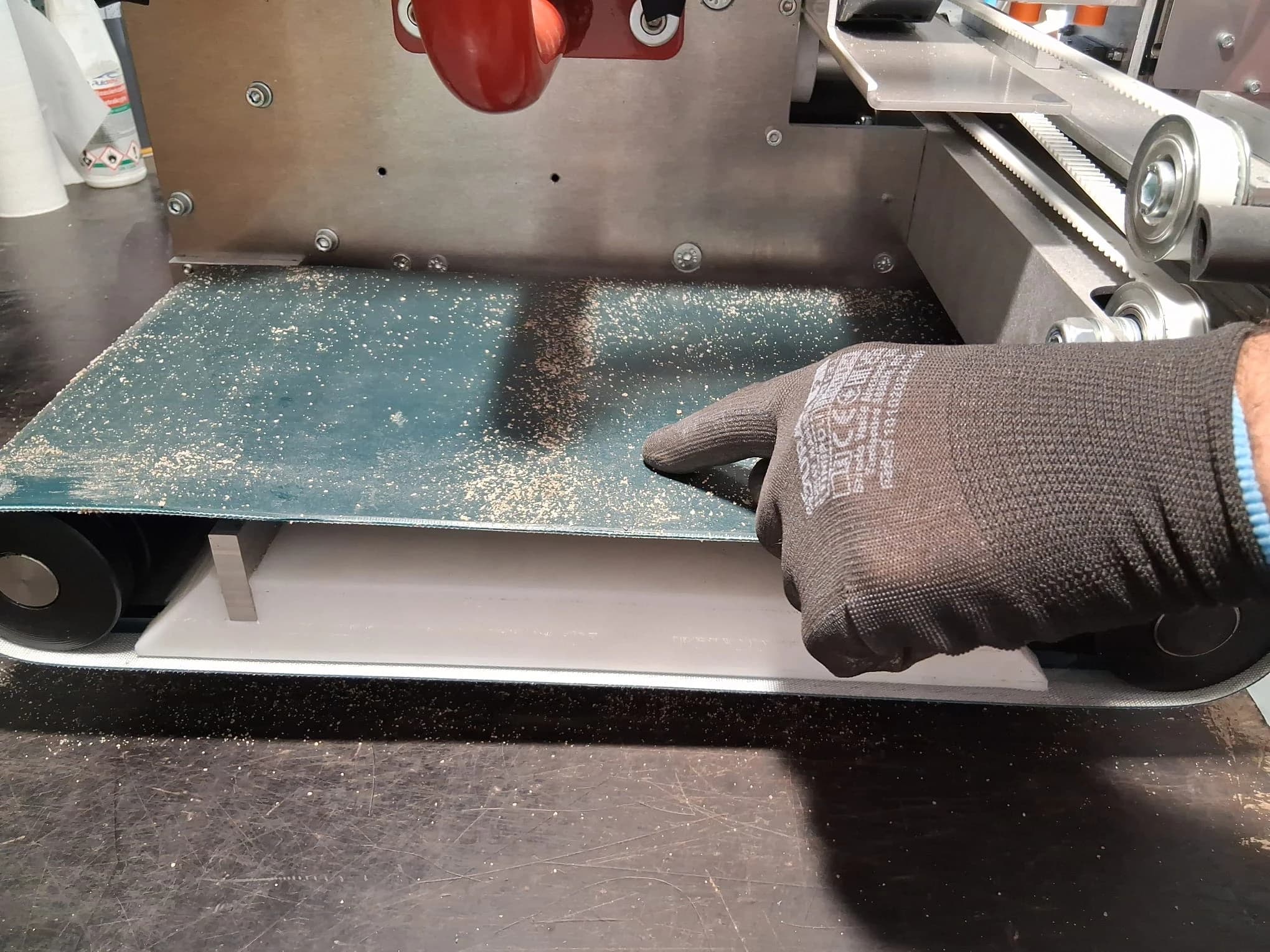 Cleaning the outer part of the roller