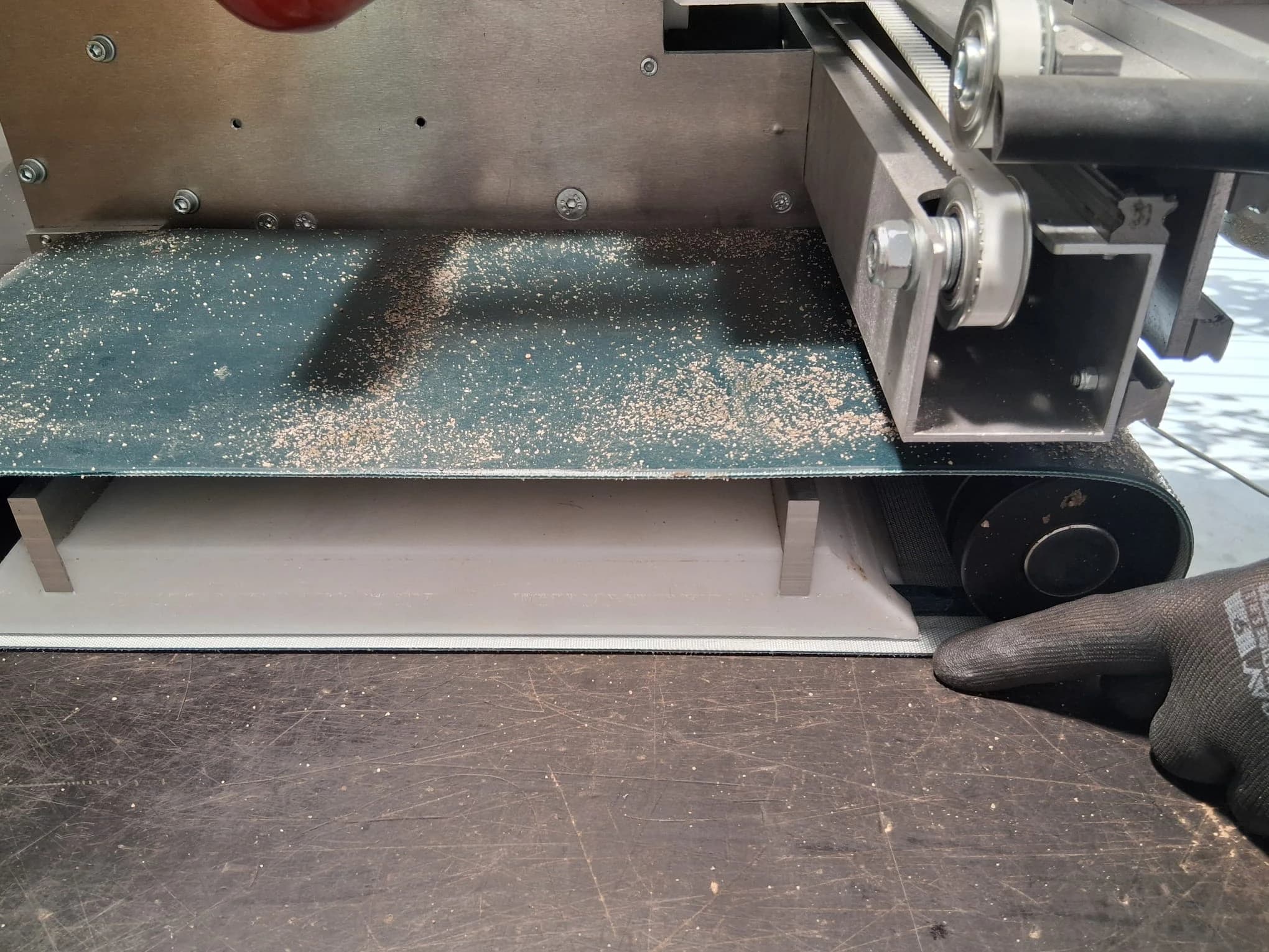 Cleaning the inner part of the roller
